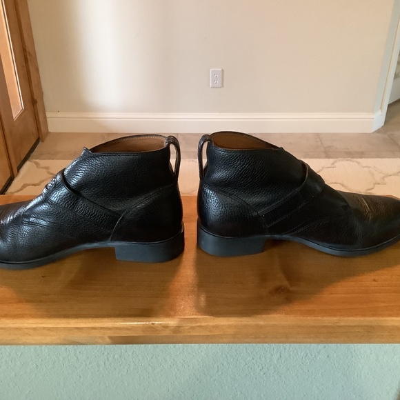 Ariat Boots with Silvertone Buckle - Picture 3 of 5